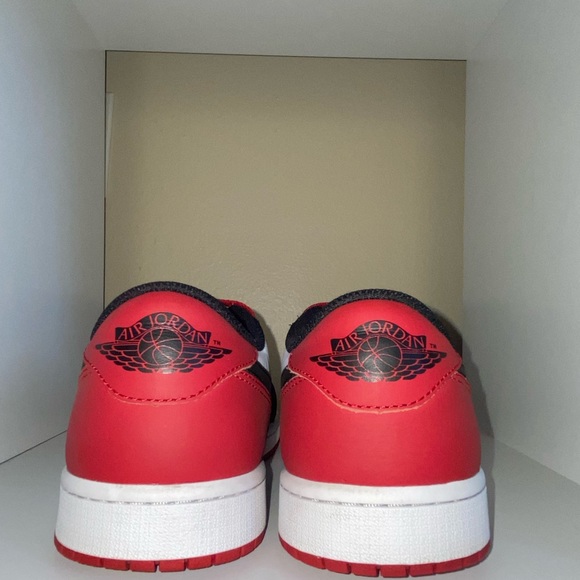 Air Jordan 1 Low - Picture 6 of 8